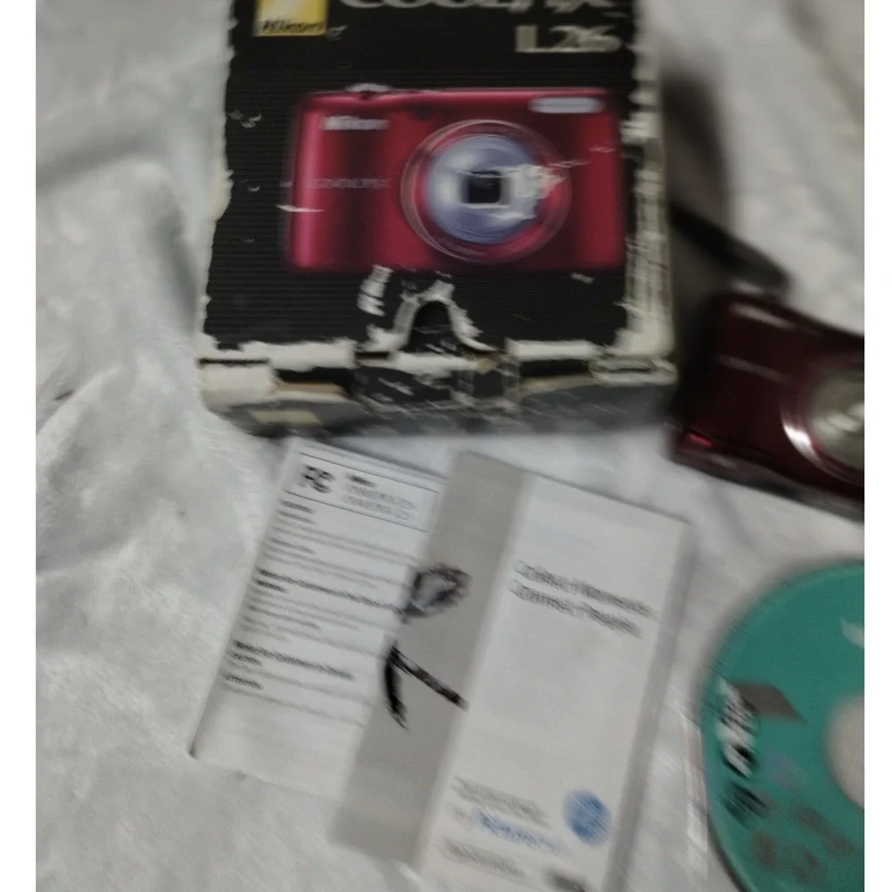 Nikon Coolpix L26 16.1 MP 5x Wide Optical Zoom Digital Camera Red w/Box UNTESTED